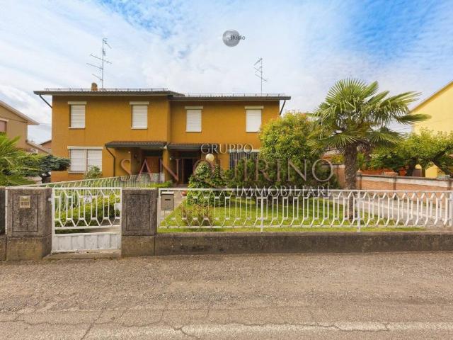 Villa Indipendente in vendita a Bassa Reggiana, Re