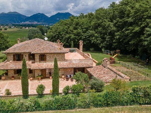 Villa Indipendente in vendita a Gubbio, Umbria