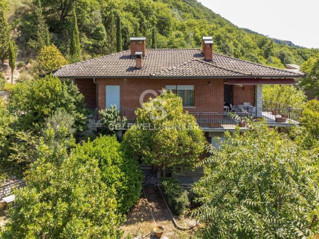 Villa Indipendente in vendita a Gubbio, Umbria