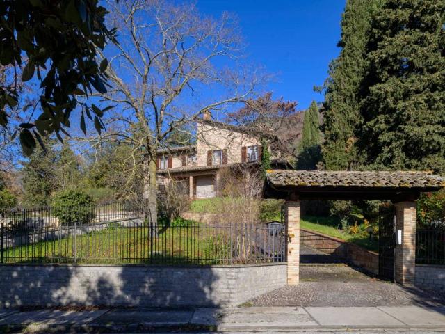 Villa Indipendente in vendita a Gubbio, Umbria