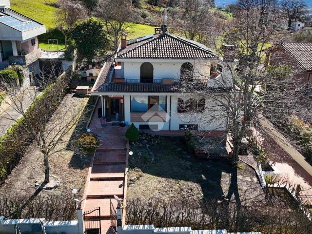 Villa Indipendente in vendita a Gubbio, Umbria