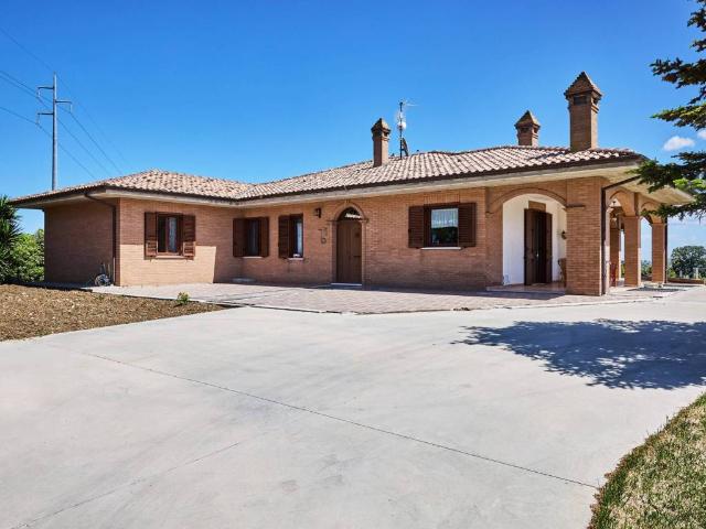 Villa Indipendente in vendita a Guglionesi, Molise