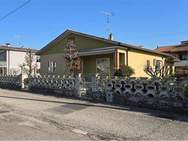 Villa Indipendente in vendita a Guidizzolo, Lombardia