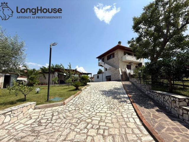 Villa Indipendente in vendita a Guidonia Montecelio, Roma Capitale