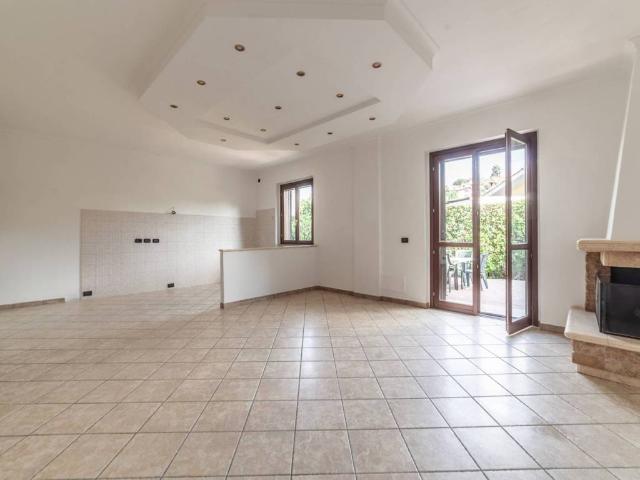 Villa Indipendente in vendita a Colle Laghetto, Marco Simone