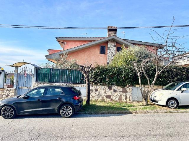 Villa Indipendente in vendita a Guidonia Montecelio, Roma Capitale