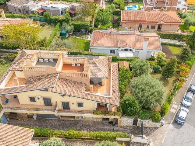 Villa Indipendente in vendita a Parco Azzurro, Colleverde