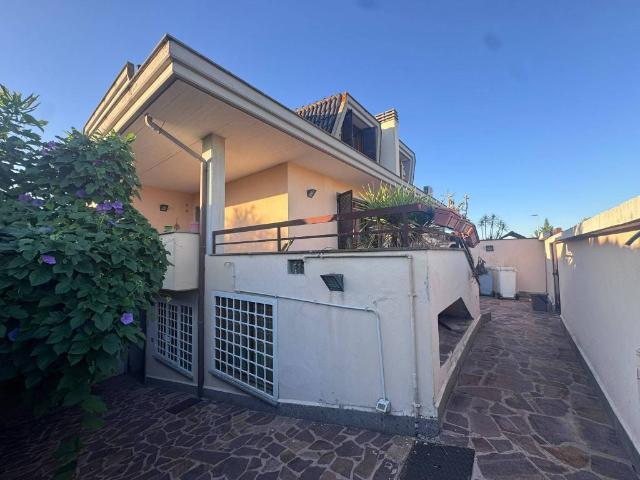 Villa Indipendente in vendita a Poggio Fiorito, Colleverde