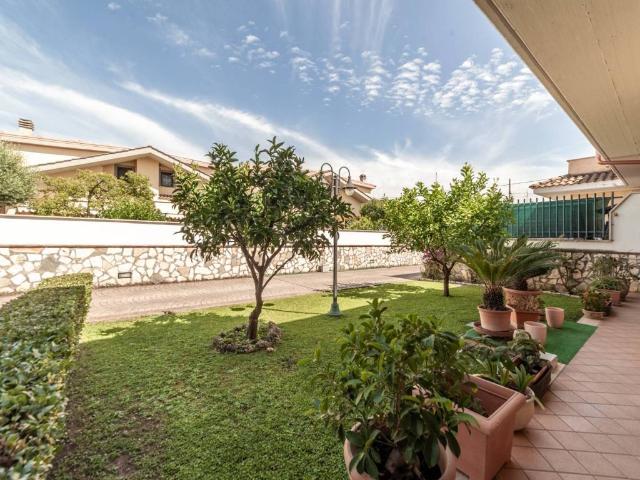 Villa Indipendente in vendita a Colle Laghetto, Marco Simone