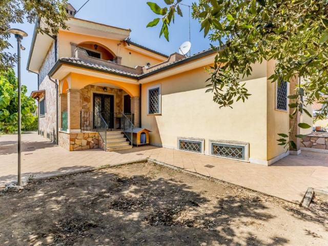 Villa Indipendente in vendita a Colle Laghetto, Marco Simone