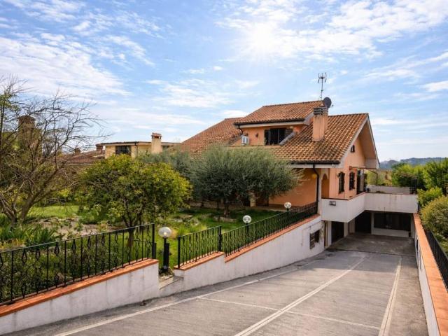 Villa Indipendente in vendita a Guidonia Montecelio, Roma Capitale