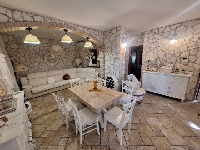 Villa Indipendente in vendita a Guidonia Montecelio, Roma Capitale