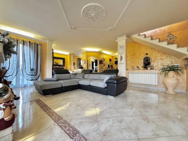 Villa Indipendente in vendita a Guidonia Montecelio, Roma Capitale