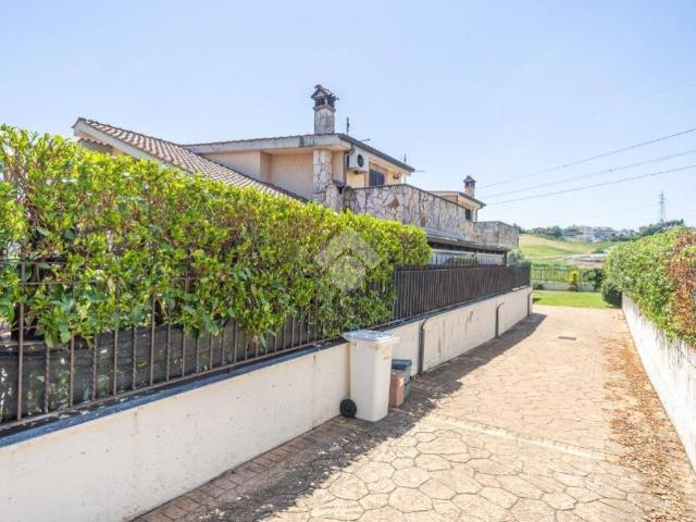 Villa Indipendente in vendita a Guidonia Montecelio, Roma Capitale