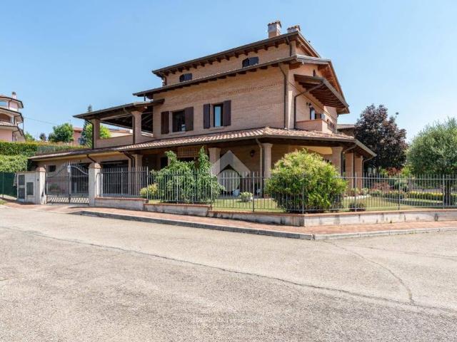 Villa Indipendente in vendita a Unione di comuni Terre di Castelli, Guiglia