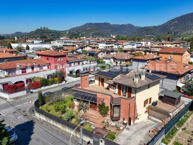 Villa Indipendente in vendita a Sale, Gussago