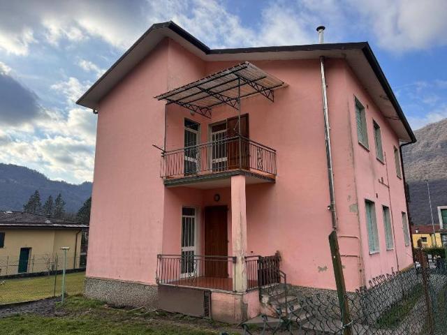 Villa Indipendente in vendita a Comunità montana della Valle Sabbia, Idro