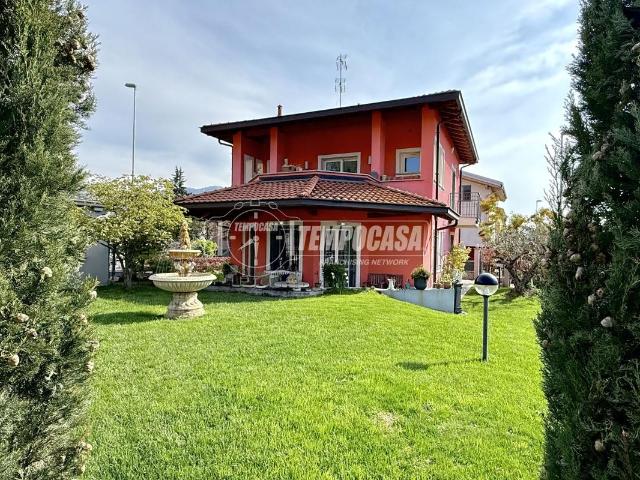 Villa Indipendente in vendita a Imbersago, Lombardia