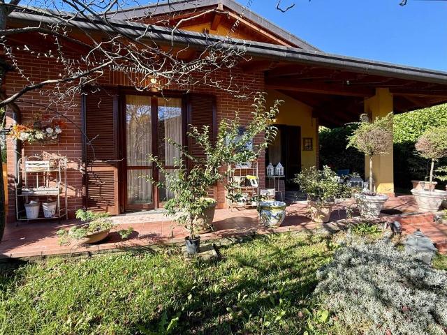 Villa Indipendente in vendita a Imbersago, Lombardia