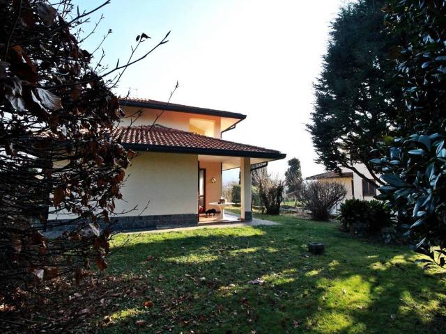 Villa Indipendente in vendita a Imbersago, Lombardia