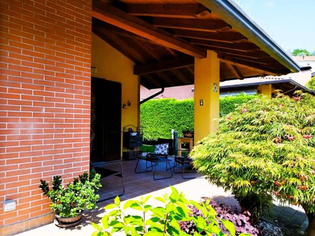 Villa Indipendente in vendita a Imbersago, Lombardia