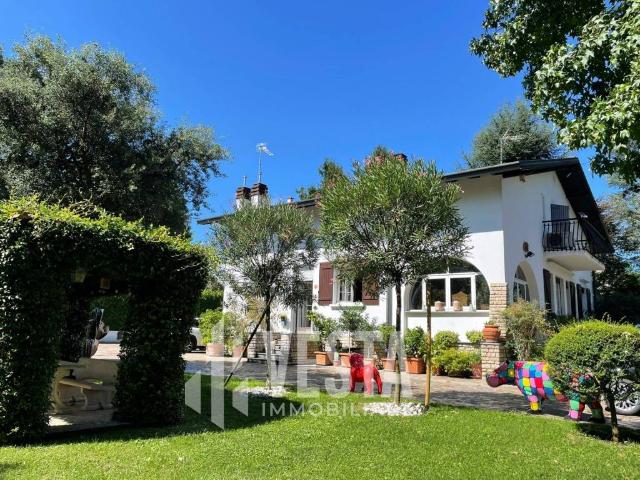 Villa Indipendente in vendita a Imbersago, Lombardia