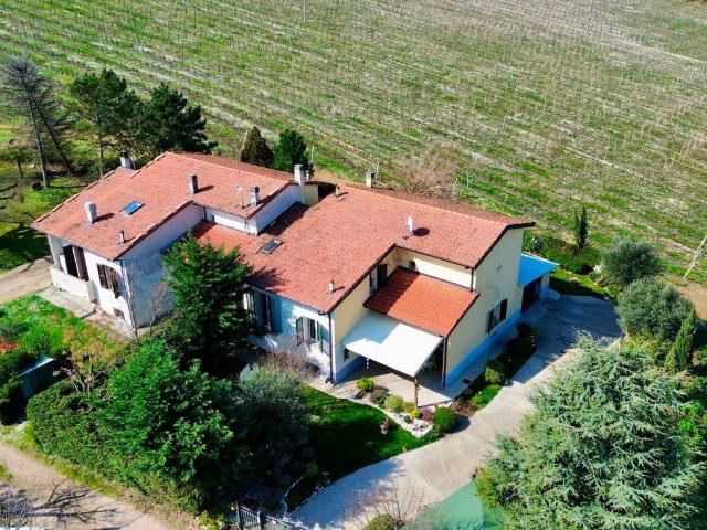 Villa Indipendente in vendita a Nuovo Circondario Imolese, Imola