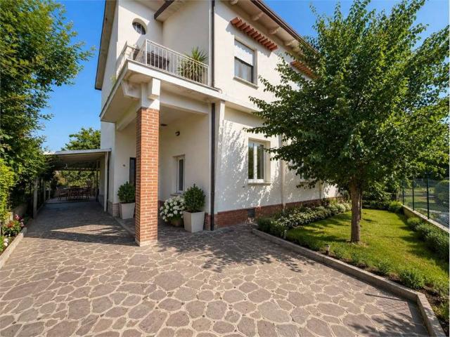 Villa Indipendente in vendita a Nuovo Circondario Imolese, Imola