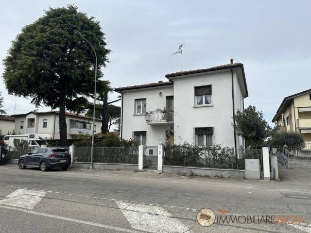 Villa Indipendente in vendita a Nuovo Circondario Imolese, Imola