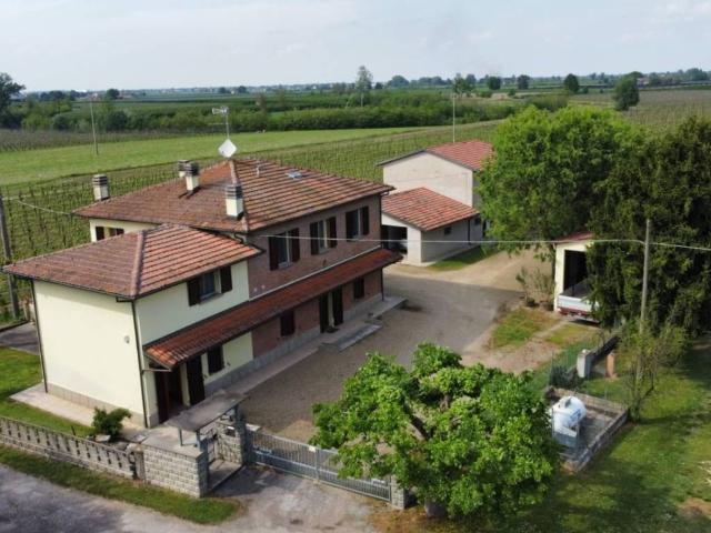 Villa Indipendente in vendita a Nuovo Circondario Imolese, Imola