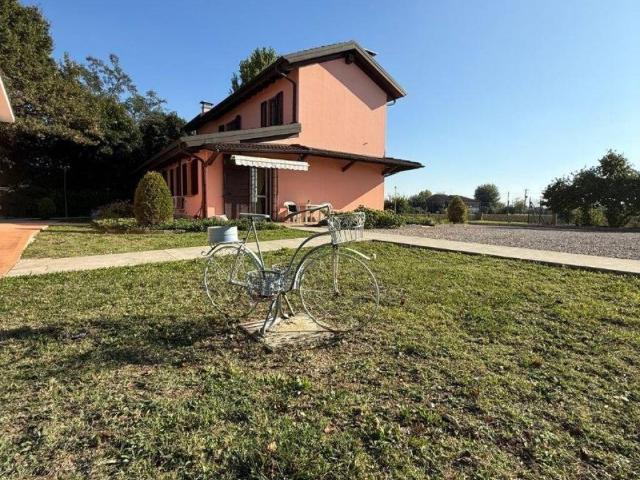 Villa Indipendente in vendita a Nuovo Circondario Imolese, Imola