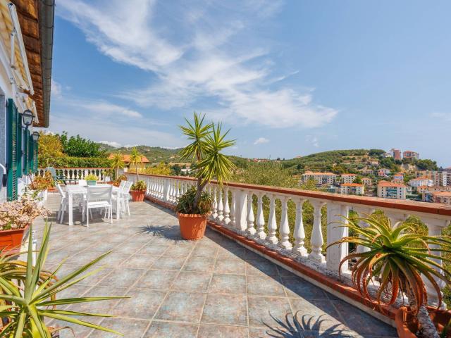 Villa Indipendente in vendita a Artallo, Imperia