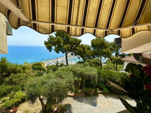 Villa Indipendente in vendita a Poggi Superiore, Imperia