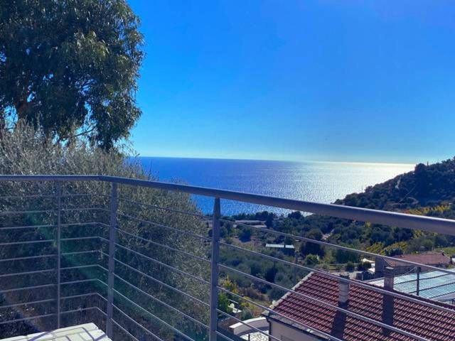 Villa Indipendente in vendita a Poggi Inferiore, Imperia