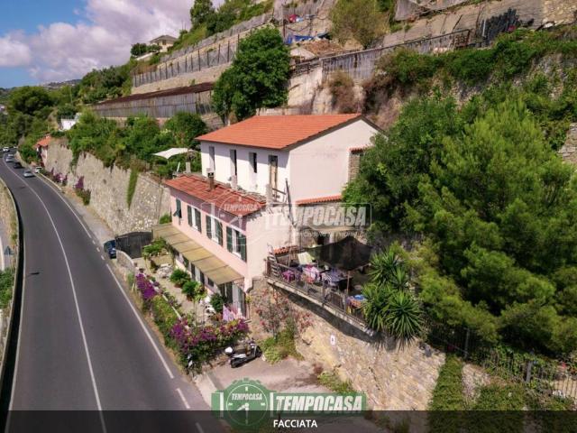 Villa Indipendente in vendita a Poggi Inferiore, Imperia
