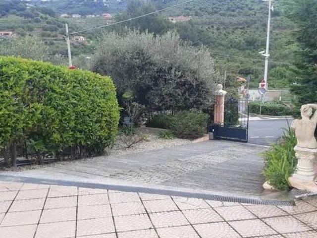 Villa Indipendente in vendita a Imperia, Liguria