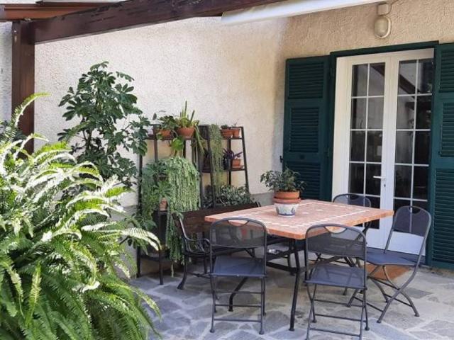 Villa Indipendente in vendita a Oliveto, Imperia