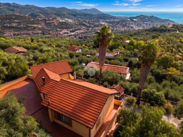 Villa Indipendente in vendita a Poggi Superiore, Imperia