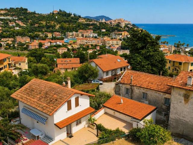 Villa Indipendente in vendita a Imperia, Liguria