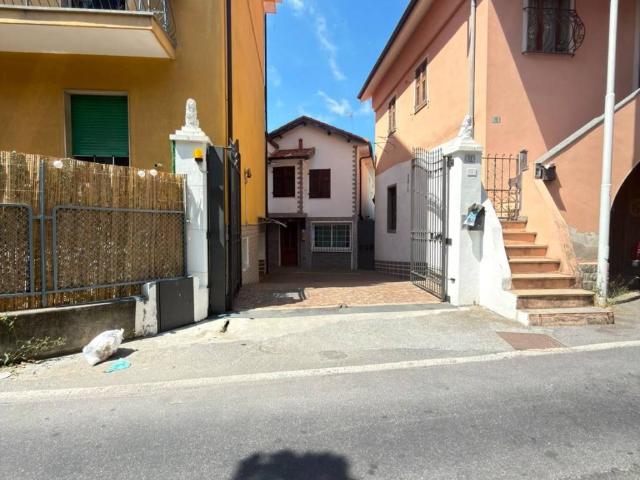 Villa Indipendente in vendita a Oliveto, Imperia