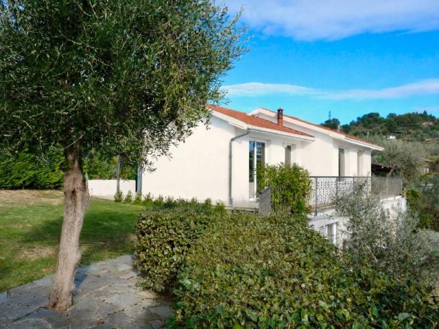 Villa Indipendente in vendita a Imperia, Liguria