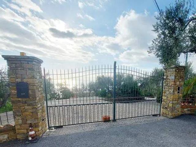 Villa Indipendente in vendita a Poggi Superiore, Imperia