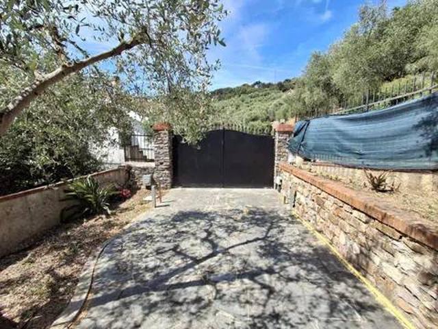 Villa Indipendente in vendita a Imperia, Liguria