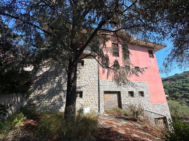 Villa Indipendente in vendita a Imperia, Liguria