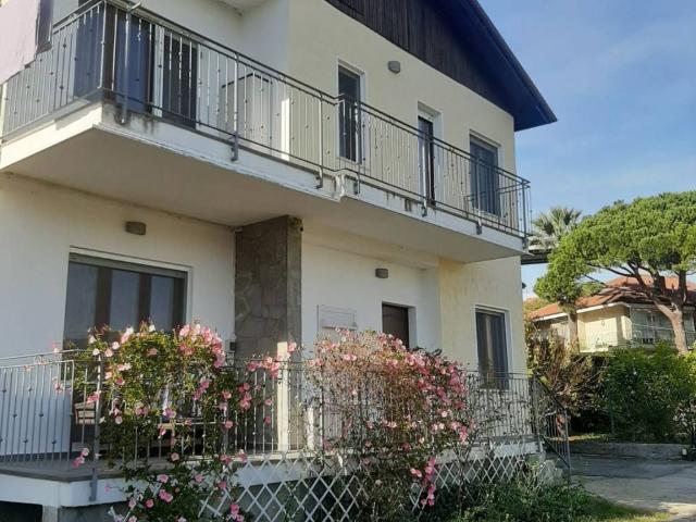 Villa Indipendente in vendita a Poggi Inferiore, Imperia