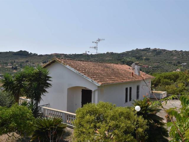 Villa Indipendente in vendita a Poggi Superiore, Imperia