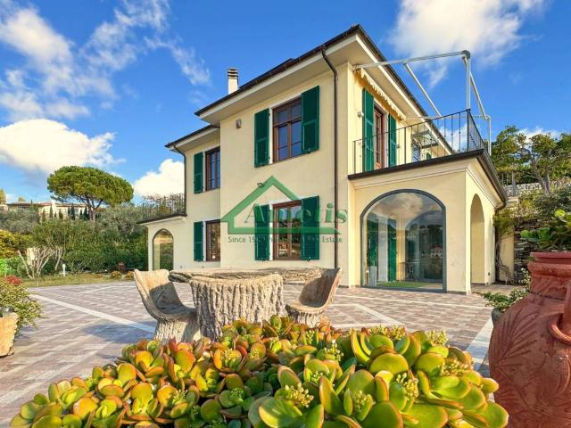 Villa Indipendente in vendita a Oliveto, Imperia