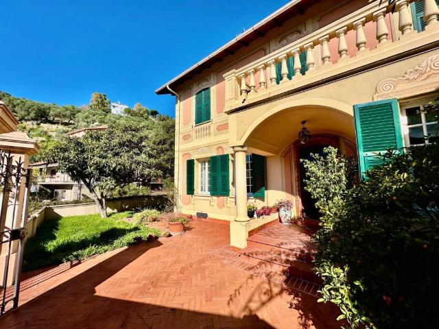 Villa Indipendente in vendita a Oliveto, Imperia