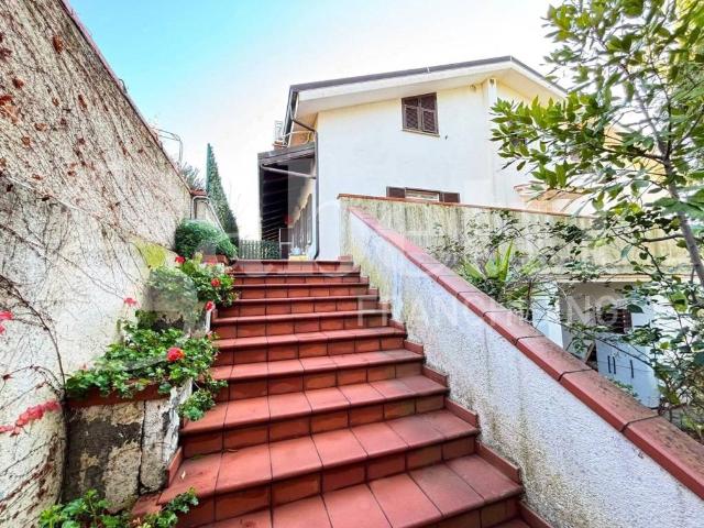 Villa Indipendente in vendita a Poggi Inferiore, Imperia