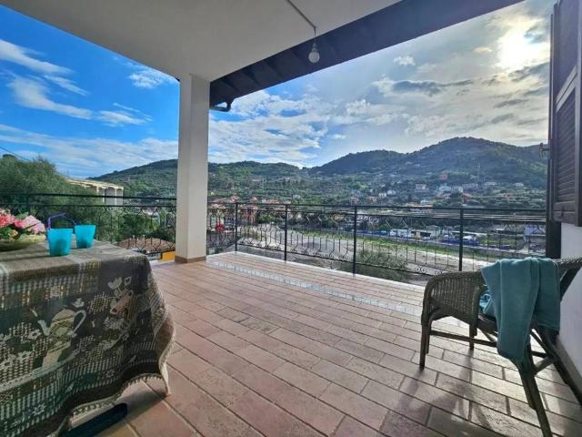 Villa Indipendente in vendita a Imperia, Liguria